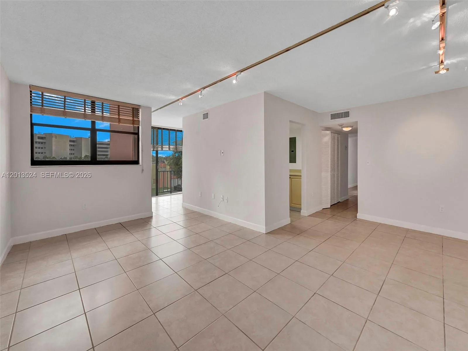 Foto de propiedad en 9420 W Flagler Street 312, Miami, FL 33174 Miami con MLS# 