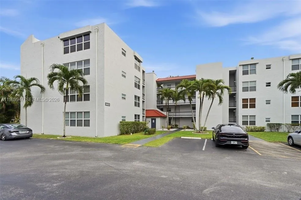 Foto de propiedad en 9421 Evergreen Place 103, Davie, FL 33324 Davie con MLS# 