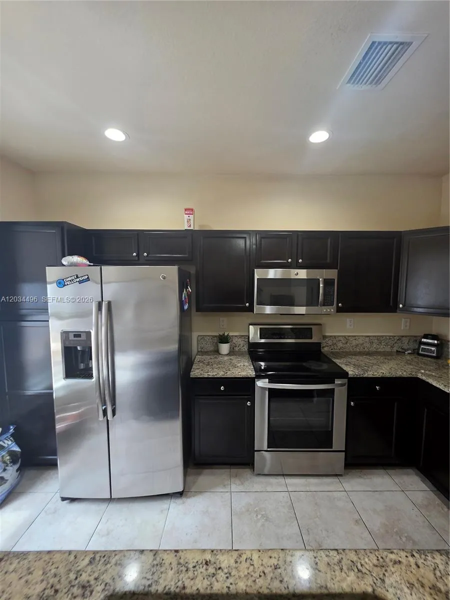 Foto de propiedad en 9424 SW 171st Place, Miami, FL 33196 Miami con MLS# 