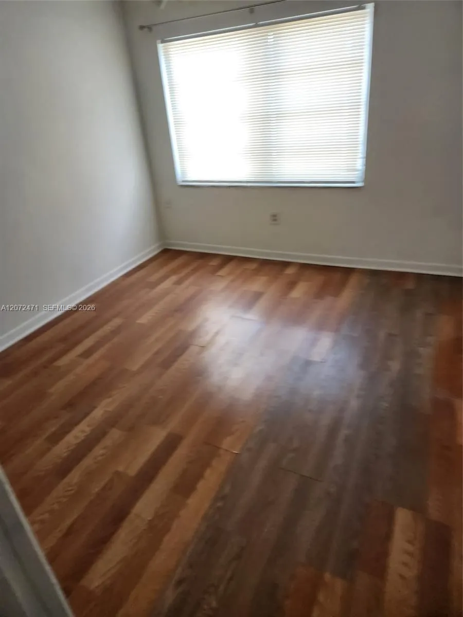 Foto de propiedad en 9430 SW 170th Street 302, Palmetto Bay, FL 33157 Palmetto Bay con MLS# 