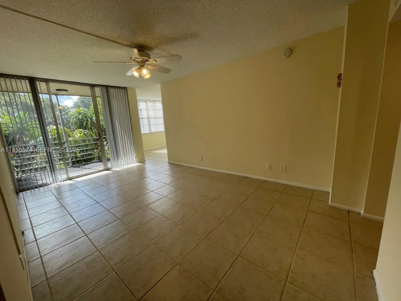 Foto de propiedad en 9431 Live Oak Place 203, Davie, FL 33324 Davie con MLS# 
