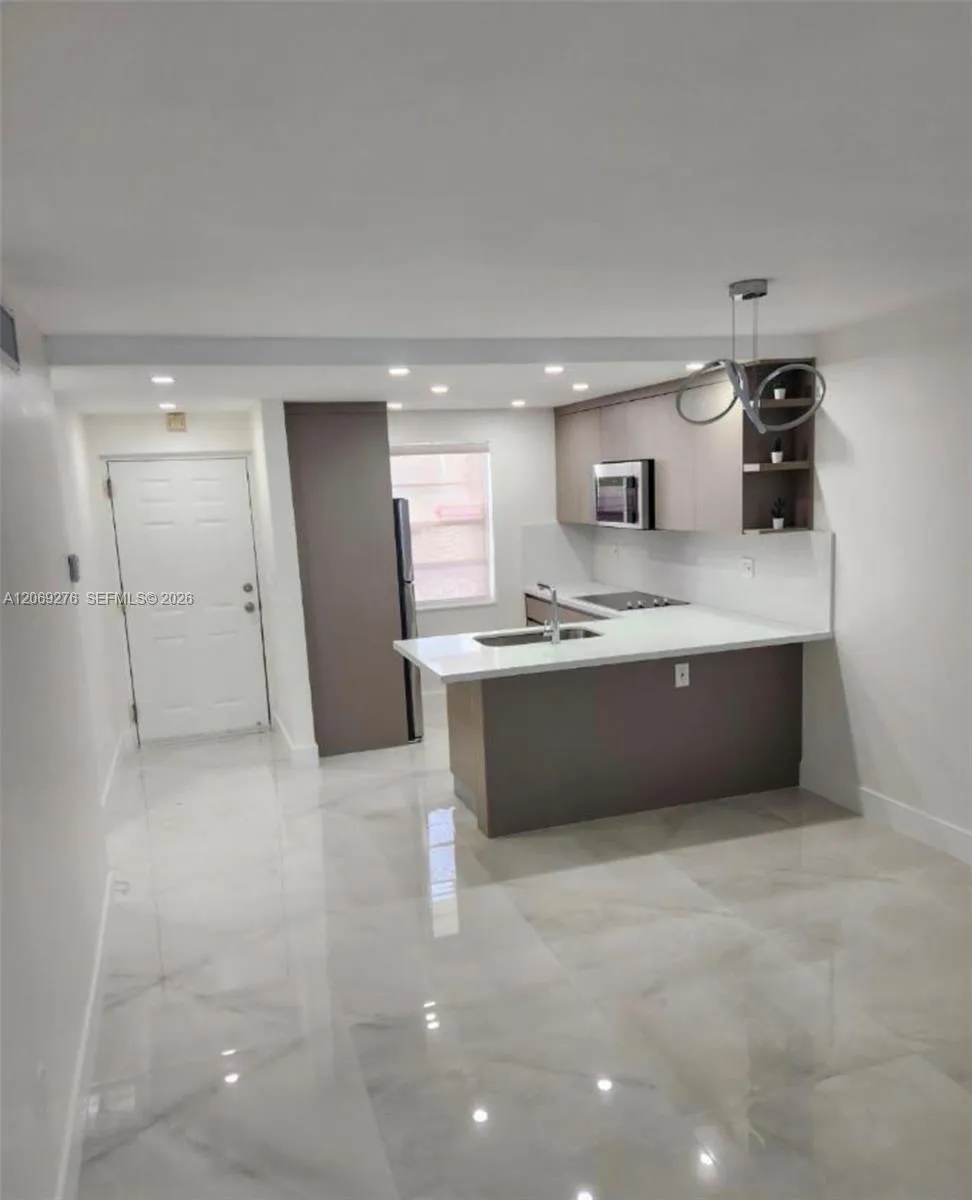 Foto de propiedad en 9440 Fontainebleau Boulevard 508, Miami, FL 33172 Miami con MLS# 