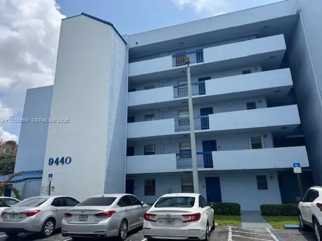 Foto de propiedad en 9440 Fontainebleau Boulevard 514, Miami, FL 33172 Miami con MLS# 