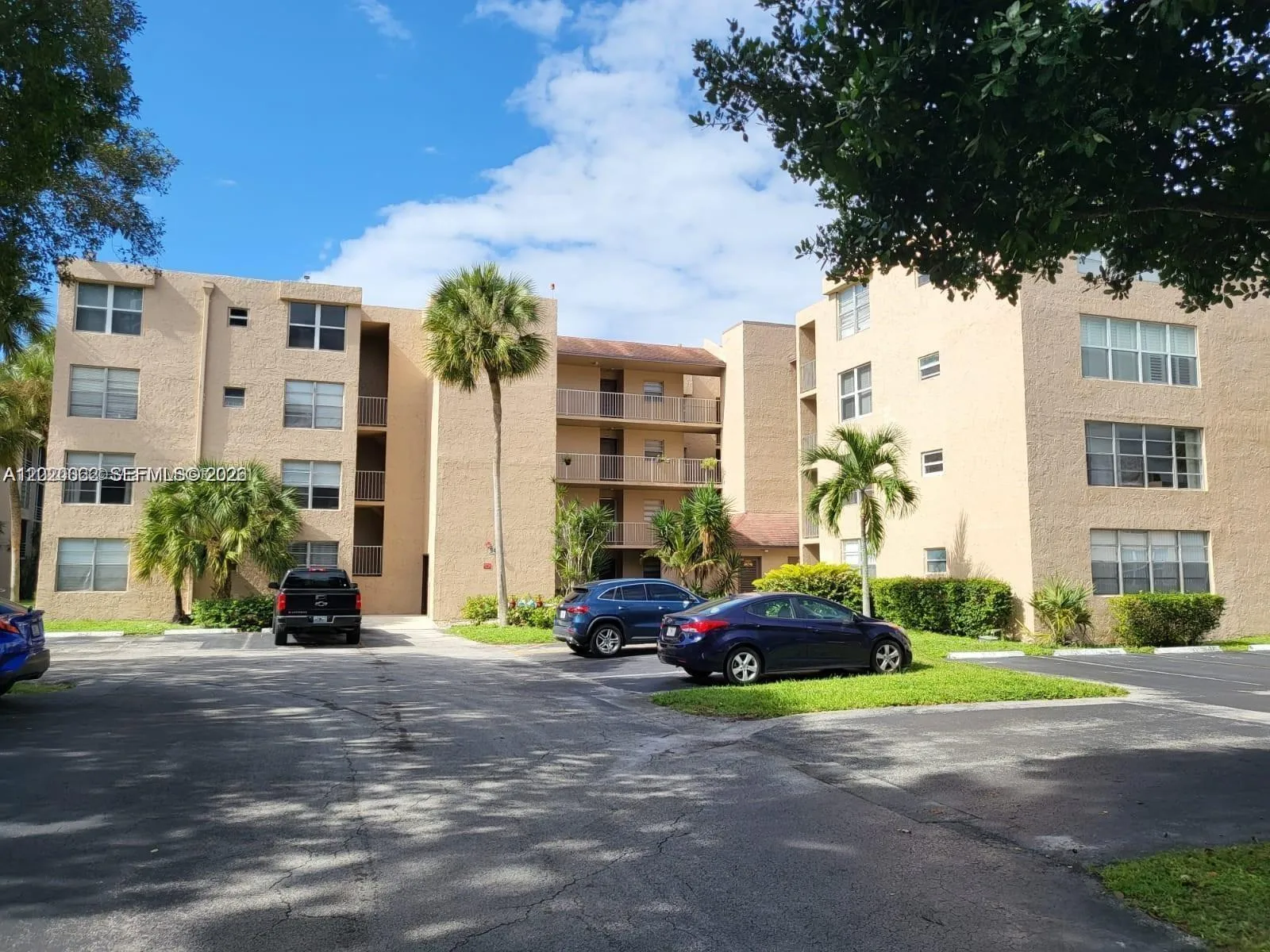 Foto de propiedad en 9440 Live Oak Place 201, Davie, FL 33324 Davie con MLS# 