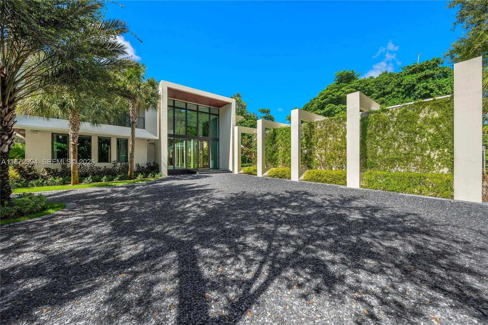 Foto de propiedad en 9440 Old Cutler Lane, Coral Gables, FL 33156 Coral Gables con MLS# 