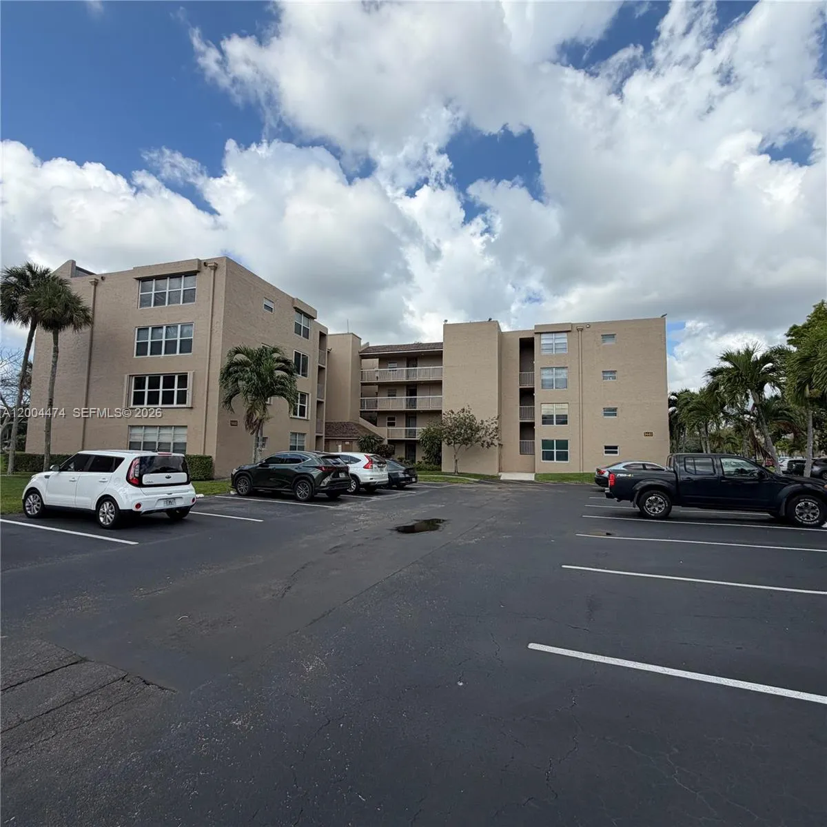 Foto de propiedad en 9440 Tangerine Place 206, Davie, FL 33324 Davie con MLS# 