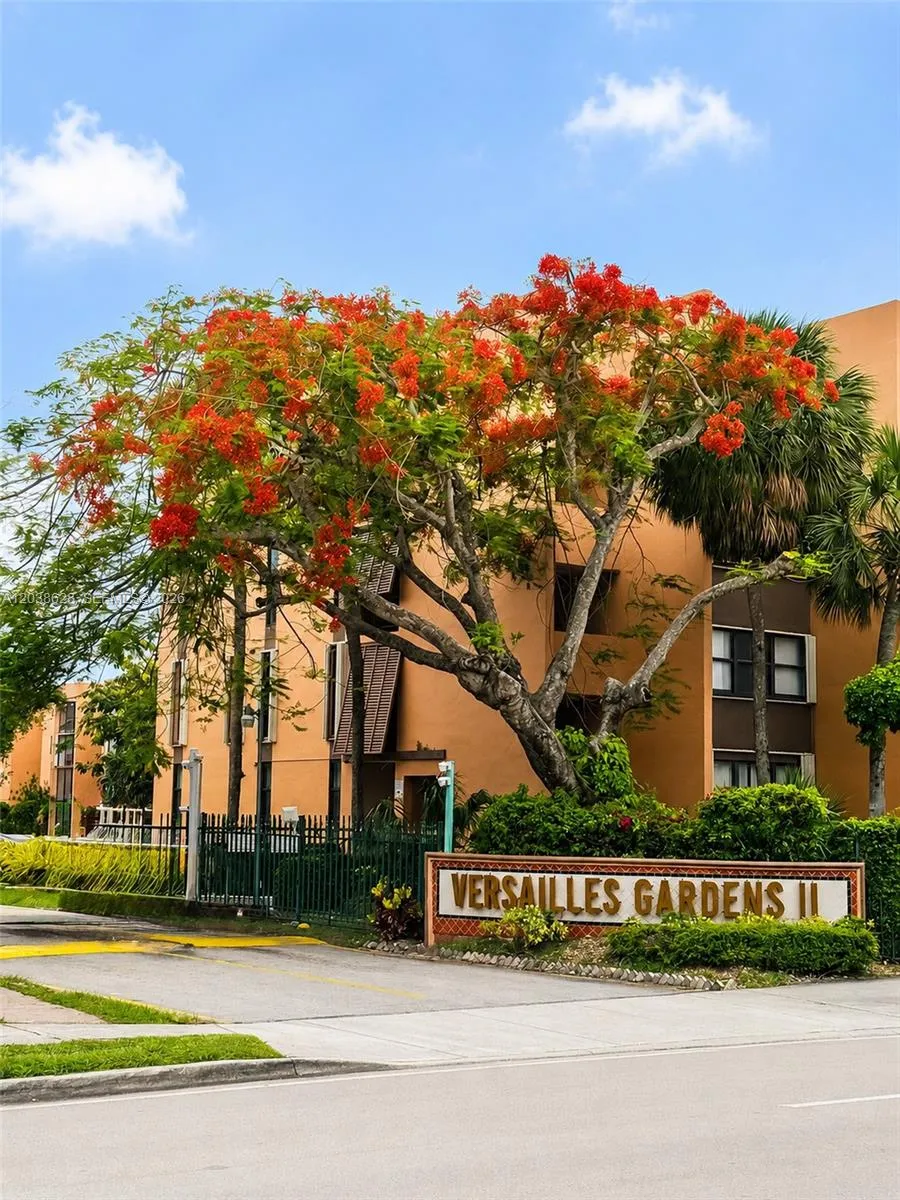 Vendido 9440 W Flagler Street 205, Miami, FL 33174, Miami, FL 33174