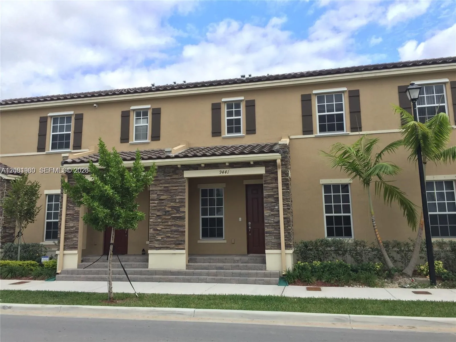 Foto de propiedad en 9441 SW 172nd Avenue 9441, Miami, FL 33196 Miami con MLS# 