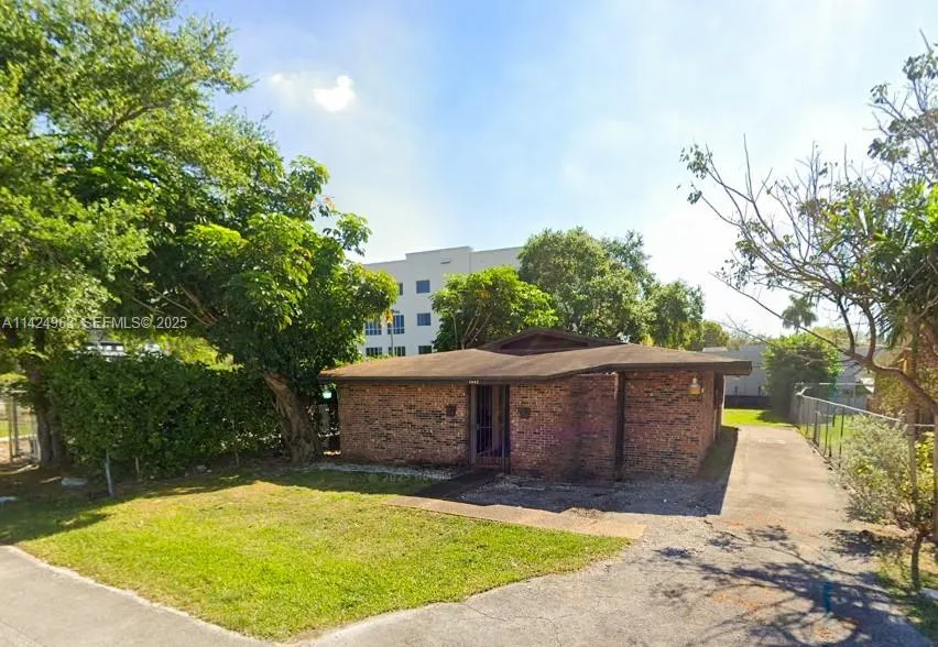 Foto de propiedad en 9443 Old Dixie Highway, Miami, FL 33156 Miami con MLS# 