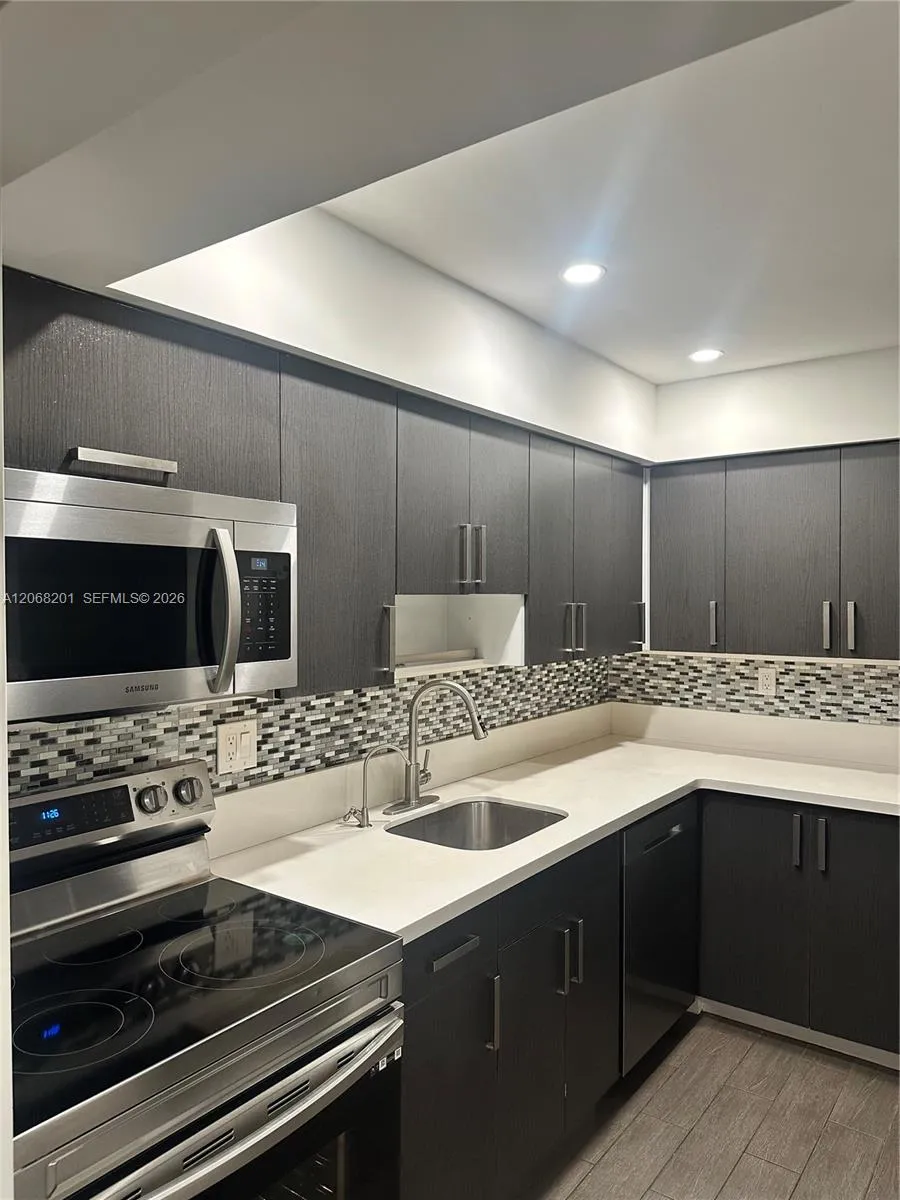 Foto de propiedad en 9449 SW 76th Street T5, Miami, FL 33173 Miami con MLS# 