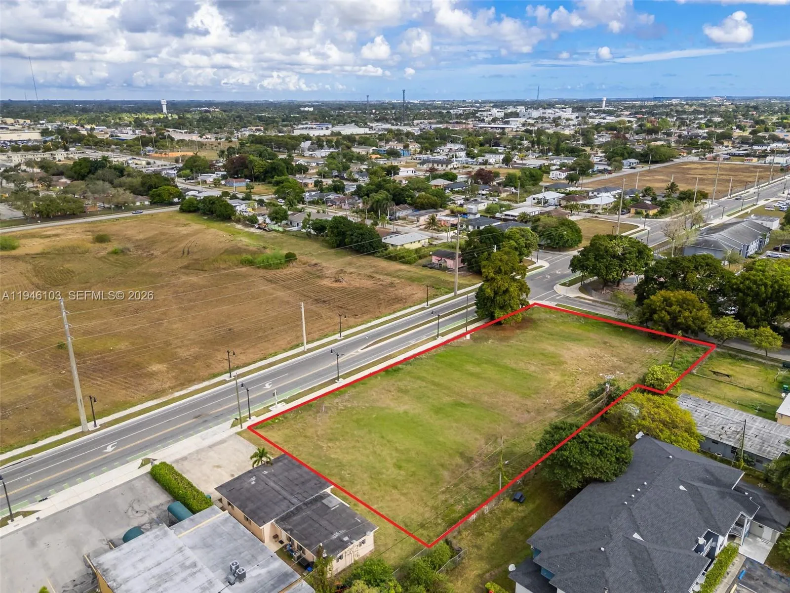 Foto de propiedad en 945 W Lucy Street, Florida City, FL 33034 Florida City con MLS# 