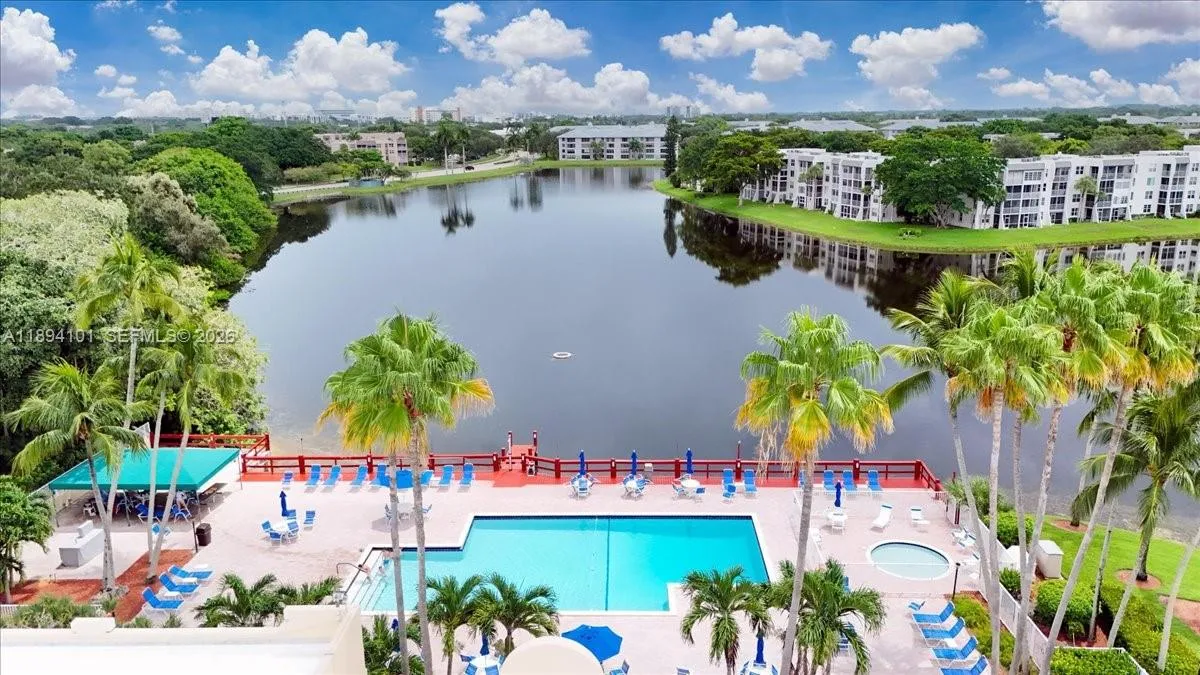 Foto de propiedad en 9450 Live Oak Place 109, Davie, FL 33324 Davie con MLS# 