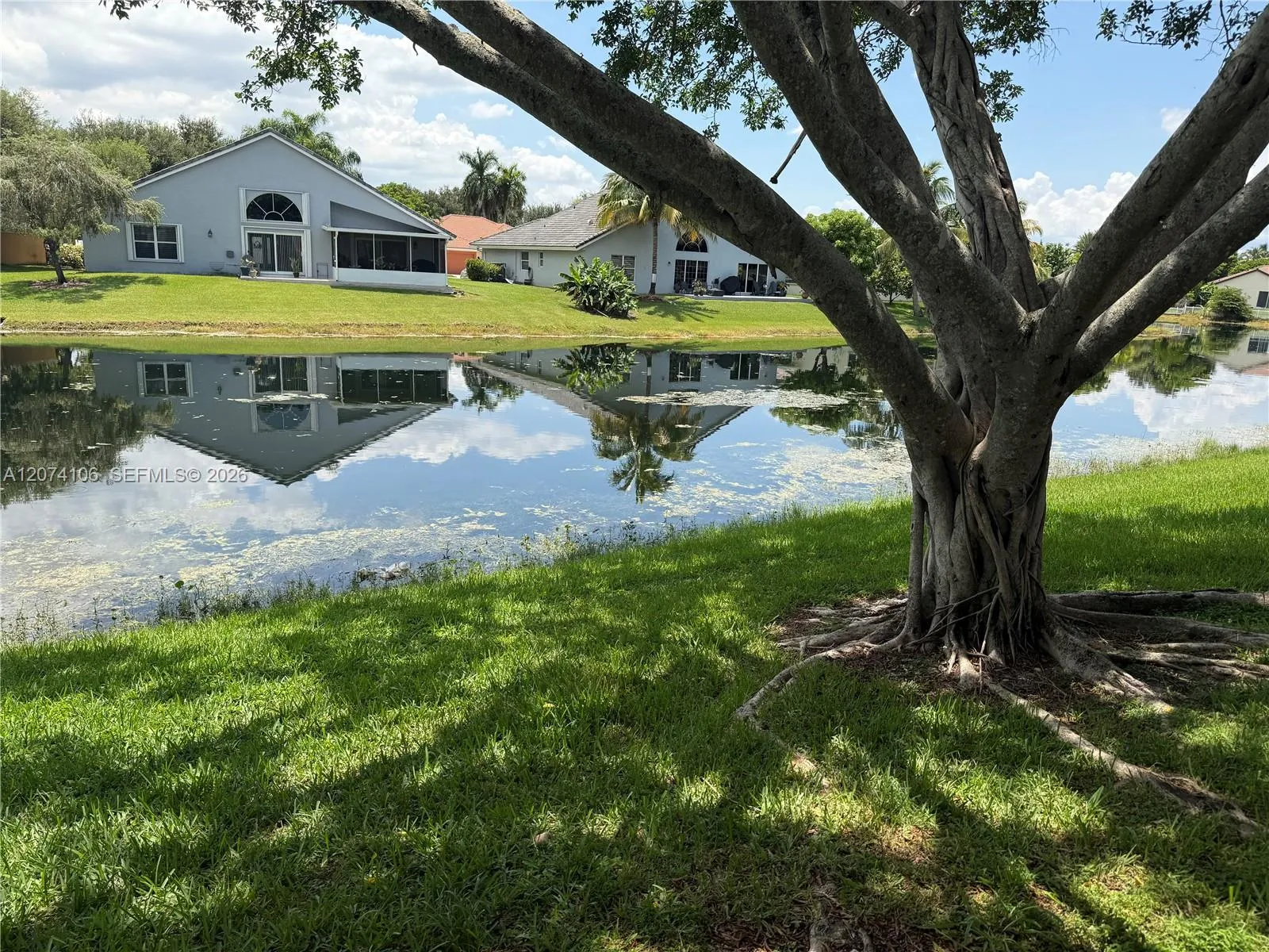 Foto de propiedad en 9454 S Palm Circle S 9454, Pembroke Pines, FL 33025 Pembroke Pines con MLS# 
