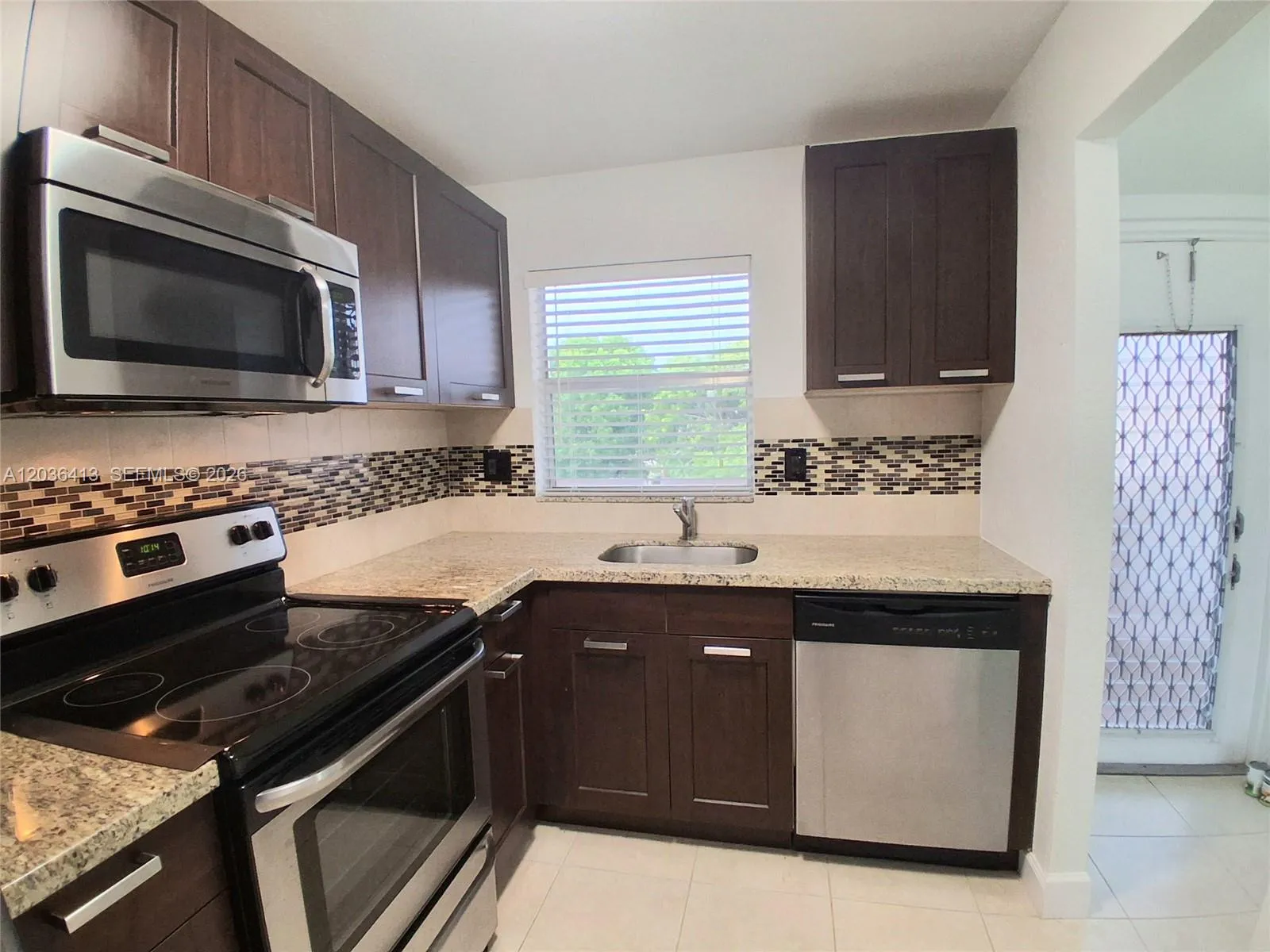 Foto de propiedad en 9460 Sunrise Lakes Boulevard 309, Sunrise, FL 33322 Sunrise con MLS# 