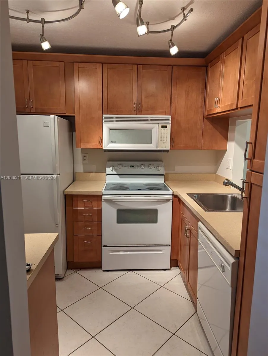 Foto de propiedad en 9460 Tangerine Place 101, Davie, FL 33324 Davie con MLS# 