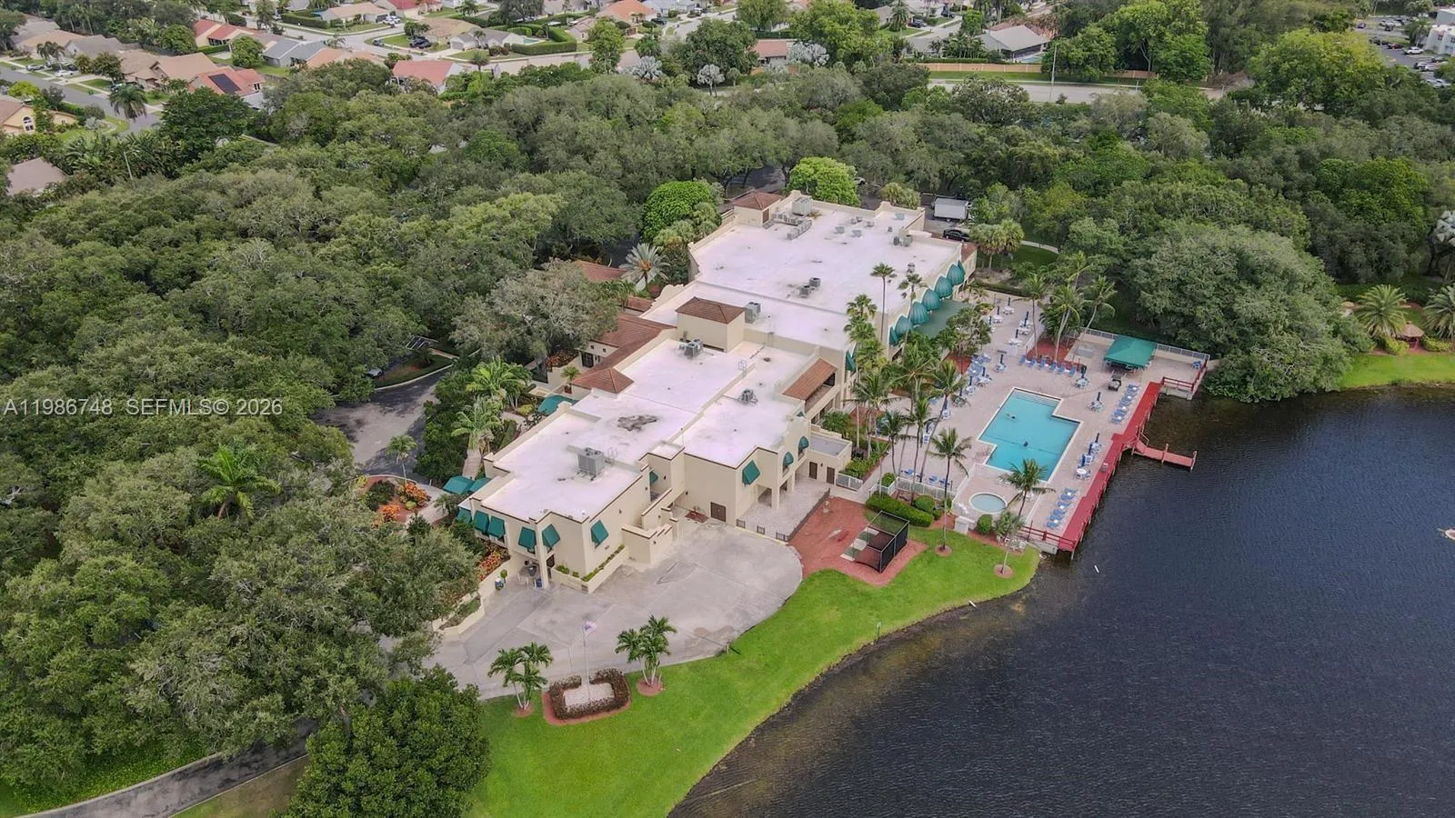 Foto de propiedad en 9461 Evergreen Place 305, Davie, FL 33324 Davie con MLS# 