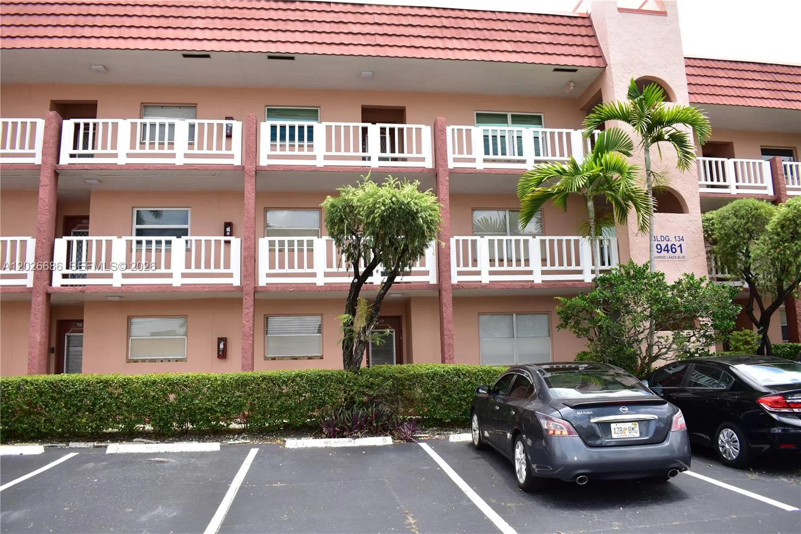 Foto de propiedad en 9461 Sunrise Lakes Boulevard 103, Sunrise, FL 33322 Sunrise con MLS# 