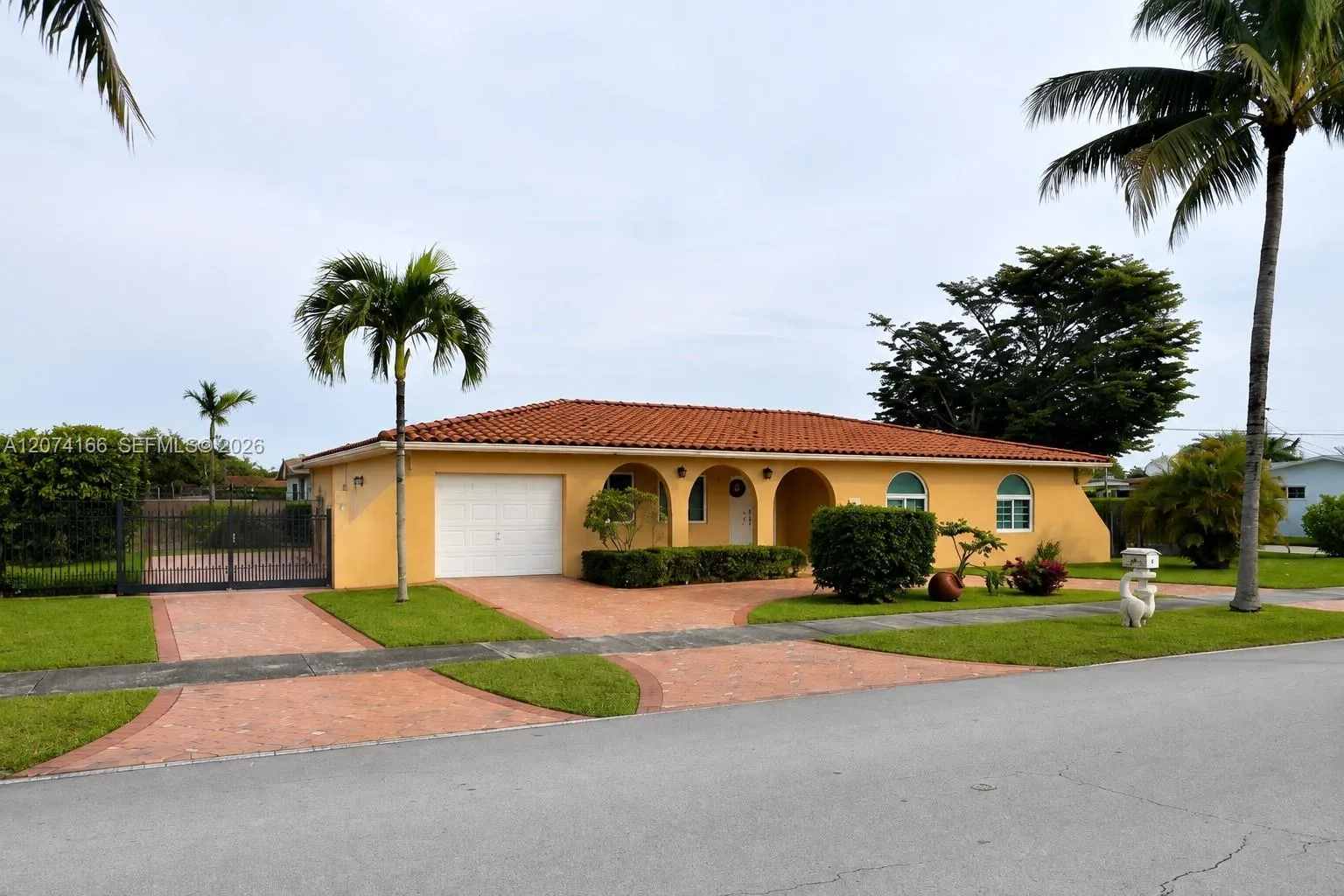 Foto de propiedad en 9461 SW 62nd Street, Miami, FL 33173 Miami con MLS# 