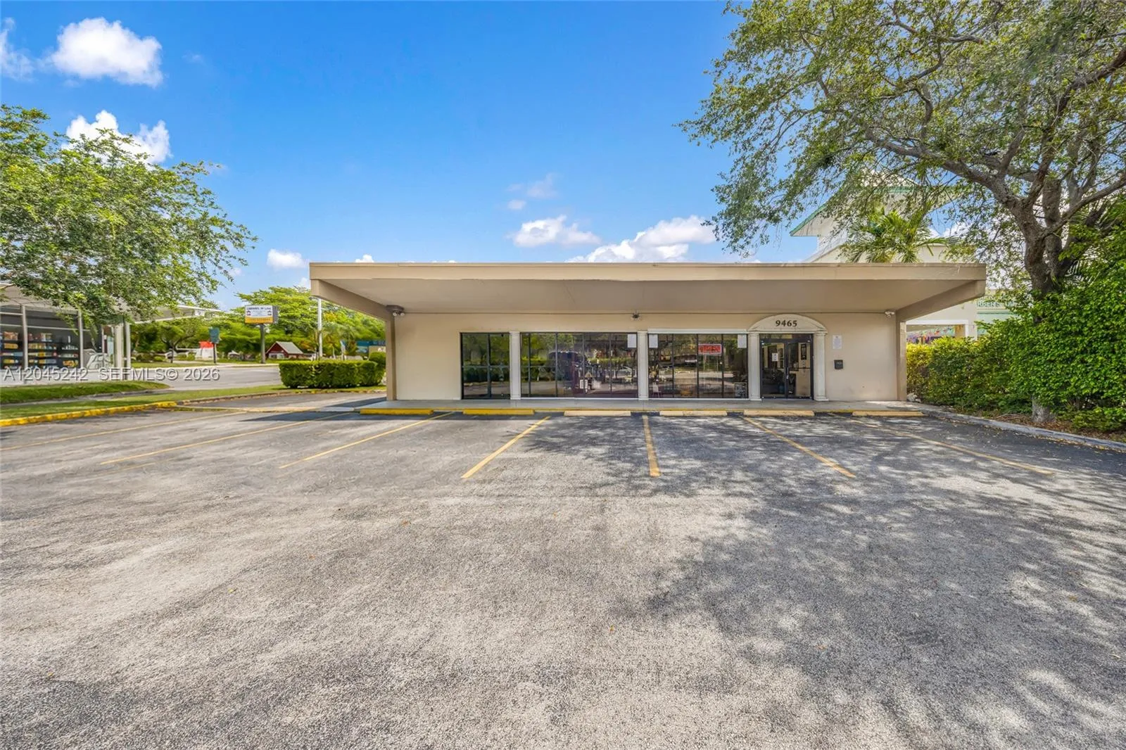 Foto de propiedad en 9465 SW 56th Street, Miami, FL 33165 Miami con MLS# 