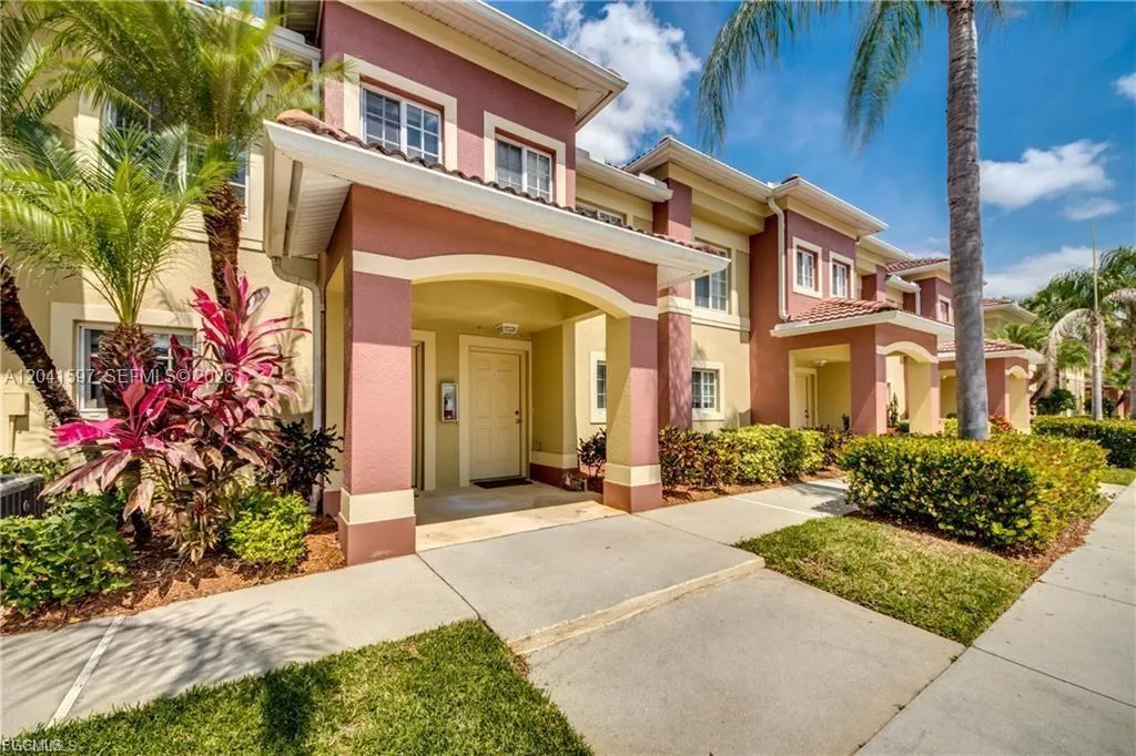 Foto de propiedad en 9470 Ivy Brook Run 803, Fort Myers, FL 33913 Fort Myers con MLS# 