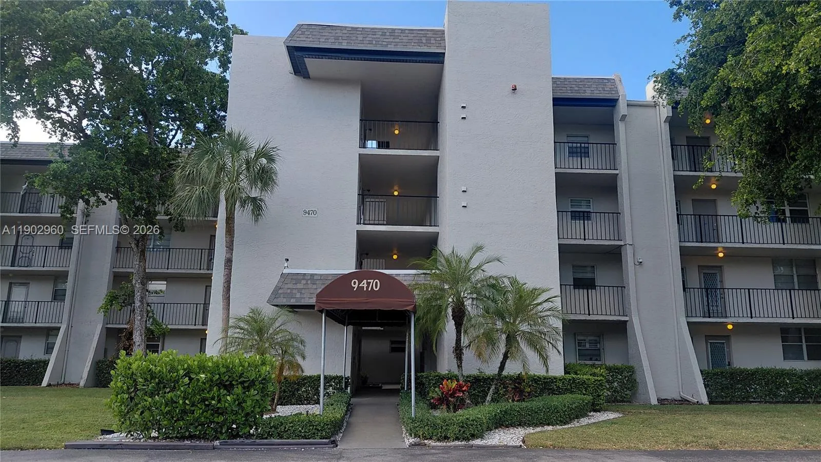 Foto de propiedad en 9470 Poinciana Place 202, Davie, FL 33324 Davie con MLS# 