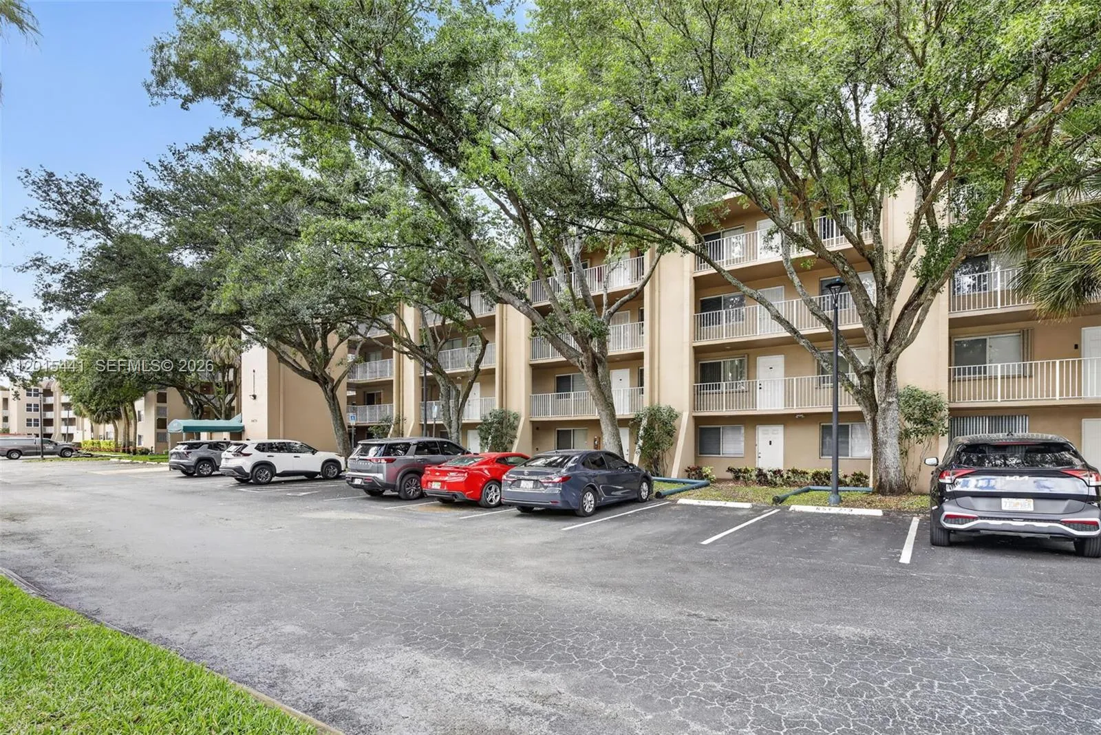 Foto de propiedad en 9470 Tangerine Place 105, Davie, FL 33324 Davie con MLS# 