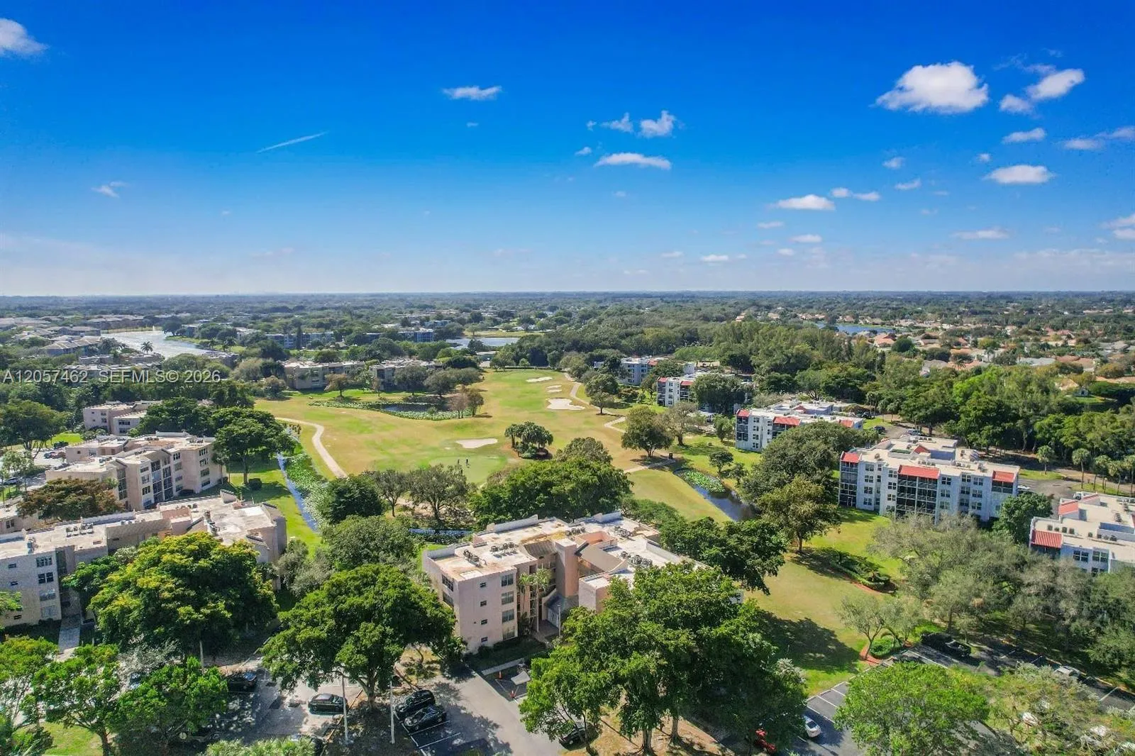 Foto de propiedad en 9471 Evergreen Place 104, Davie, FL 33324 Davie con MLS# 