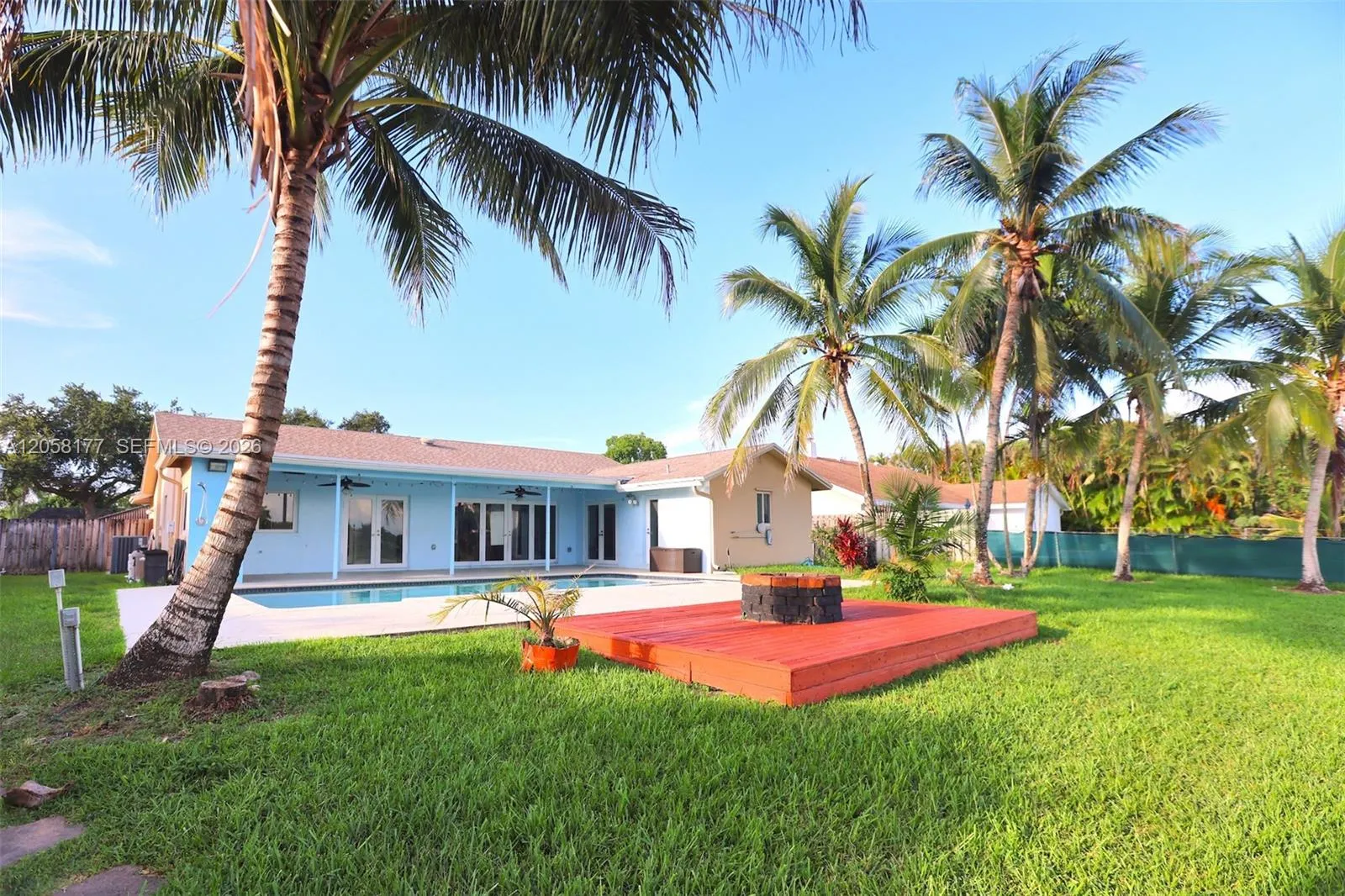 Foto de propiedad en 9480 NW 10th Street, Plantation, FL 33322 Plantation con MLS# 