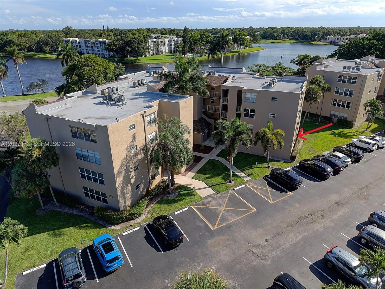 Foto de propiedad en 9480 Tangerine Place 101, Davie, FL 33324 Davie con MLS# 