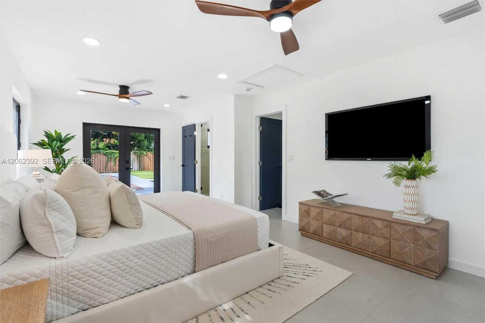 Foto de propiedad en 949 Lighthouse Drive, North Palm Beach, FL 33408 North Palm Beach con MLS# 