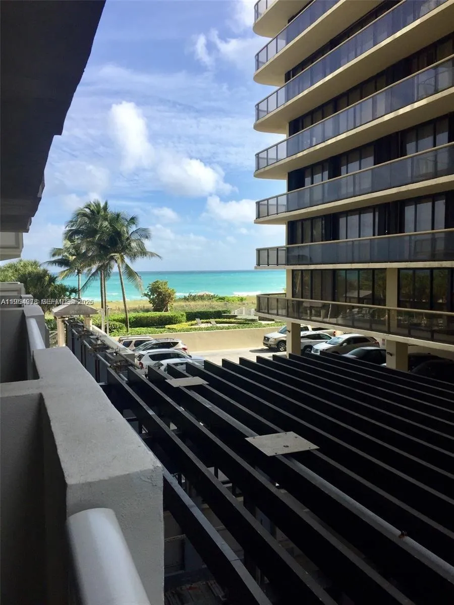 Foto de propiedad en 9499 Collins Avenue 205, Surfside, FL 33154 Surfside con MLS# 