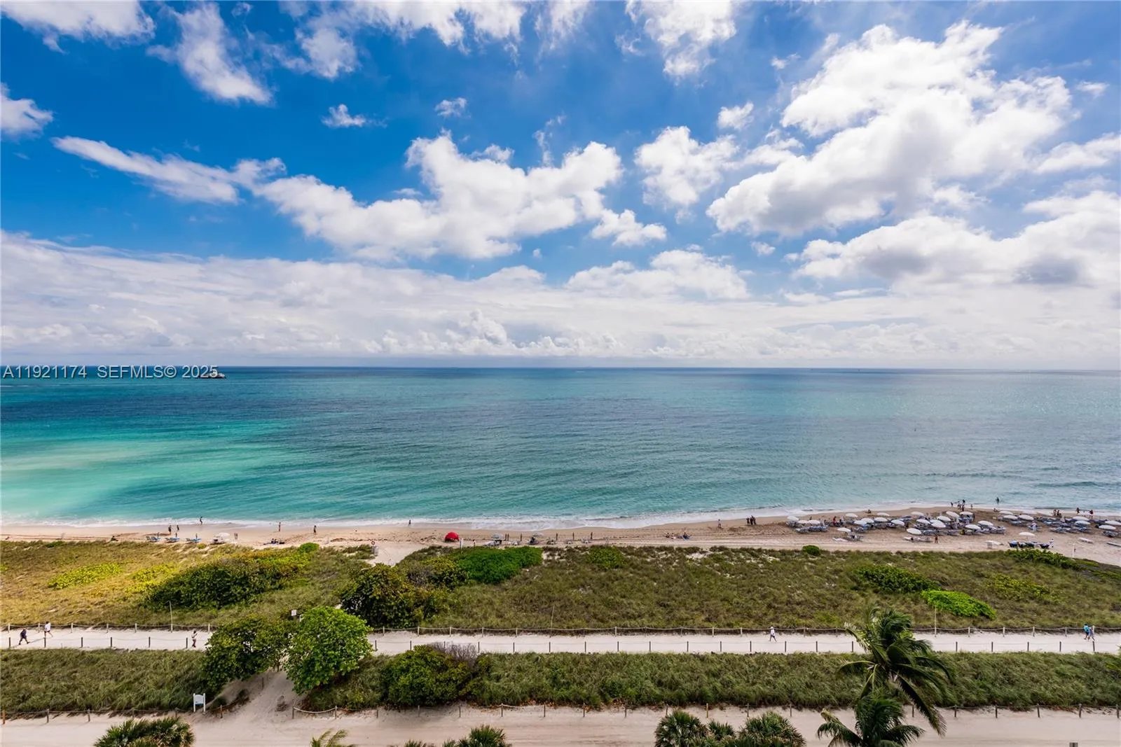 Foto de propiedad en 9499 Collins Avenue PH-02, Surfside, FL 33154 Surfside con MLS# 