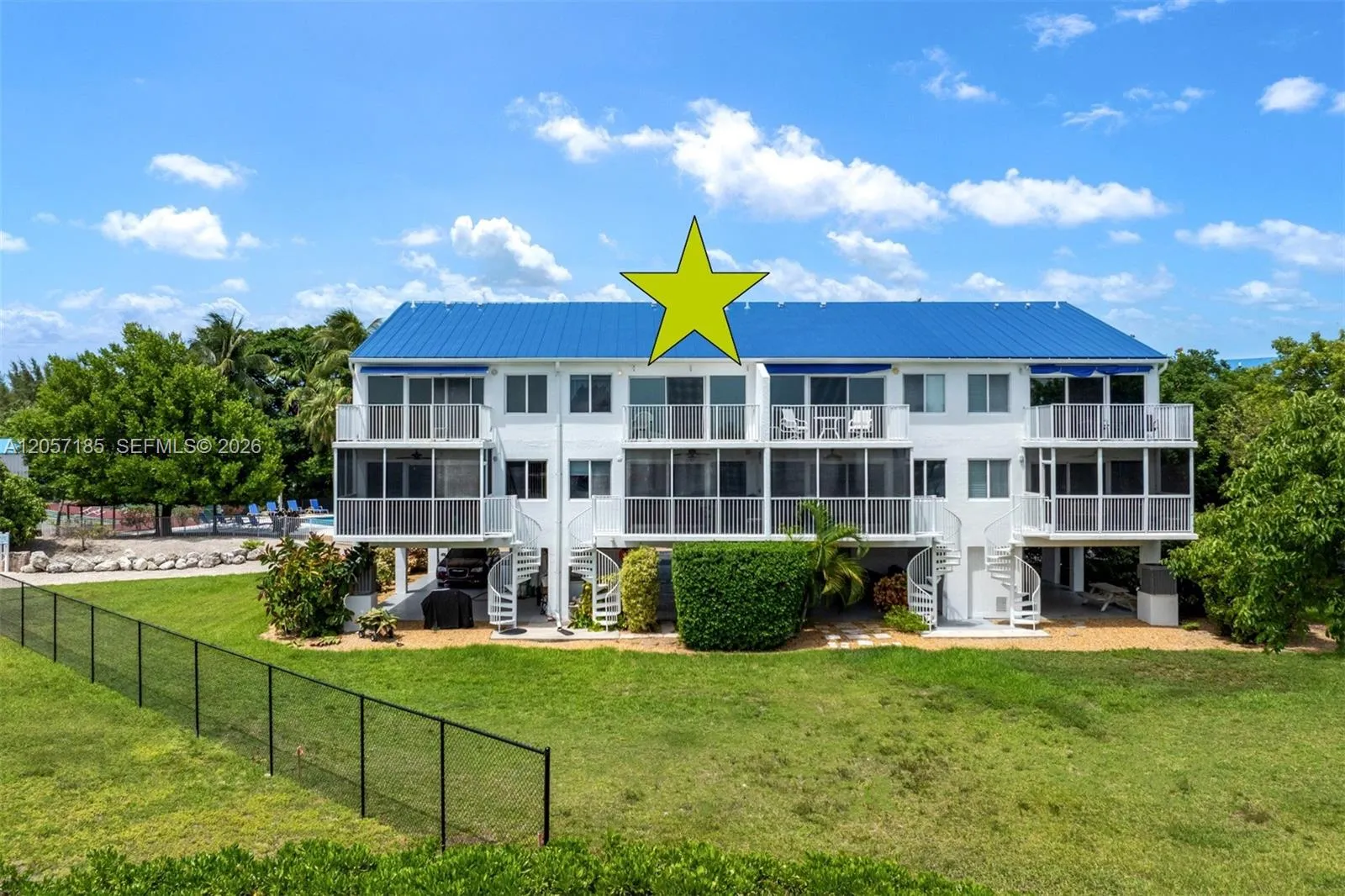 Foto de propiedad en 95 Coco Plum Dr & Slip B-34 4, Marathon, FL 33050 Marathon con MLS# 