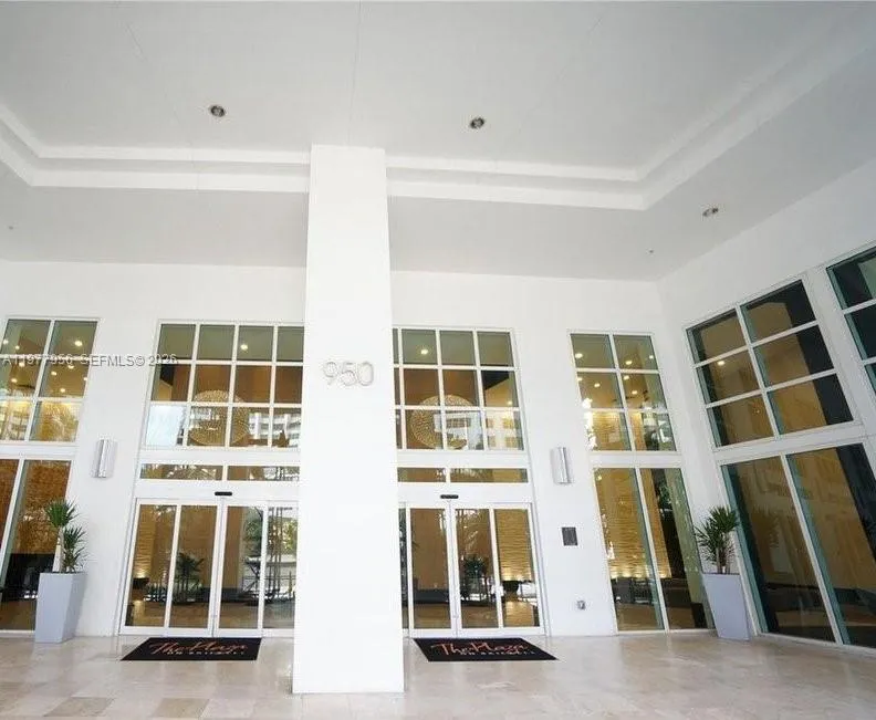Foto de propiedad en 950 Brickell Bay Drive 1107, Miami, FL 33131 Miami con MLS#