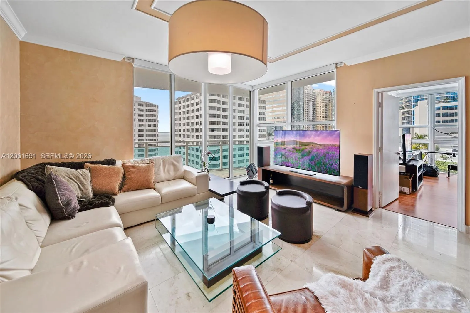 Foto de propiedad en 950 Brickell Bay Drive 1211, Miami, FL 33131 Miami con MLS#