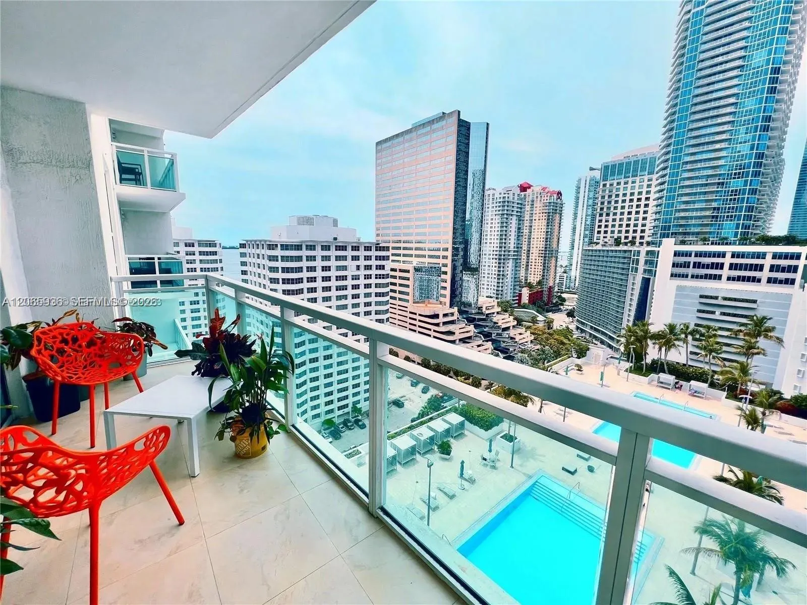 Foto de propiedad en 950 Brickell Bay Drive 1807, Miami, FL 33131 Miami con MLS#