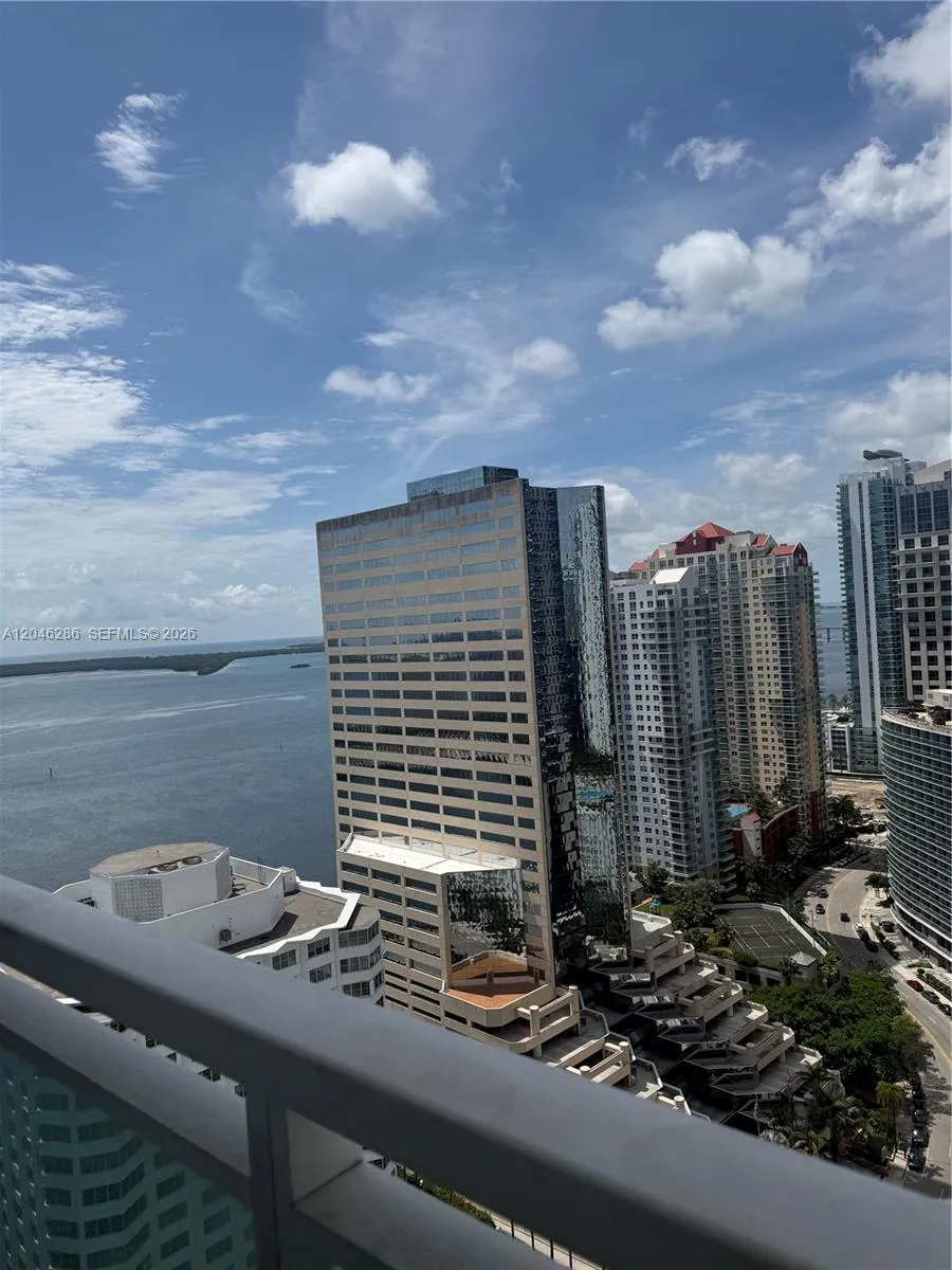 Foto de propiedad en 950 Brickell Bay Drive 2907, Miami, FL 33131 Miami con MLS#