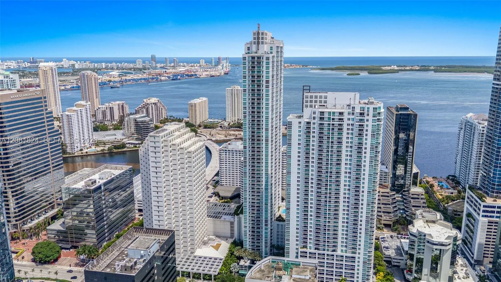 Foto de propiedad en 950 Brickell Bay Drive 3111, Miami, FL 33131 Miami con MLS# 