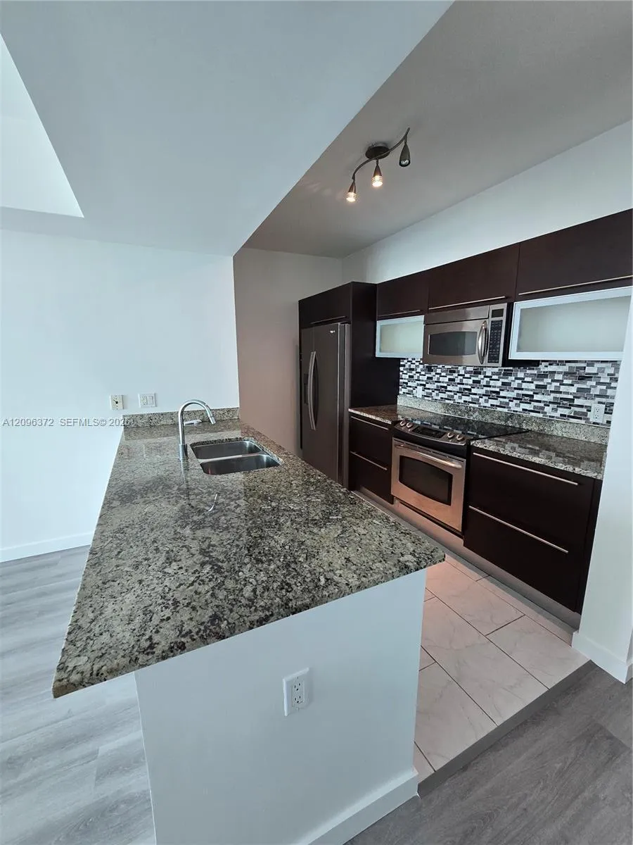 En Renta 950 Brickell Bay Drive 3300, Miami, FL 33131, Miami, FL 33131