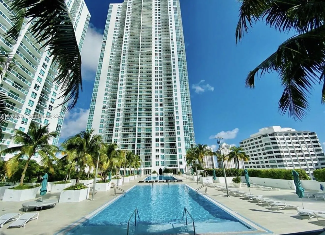 Foto de propiedad en 950 Brickell Bay Drive 3909, Miami, FL 33131 Miami con MLS#