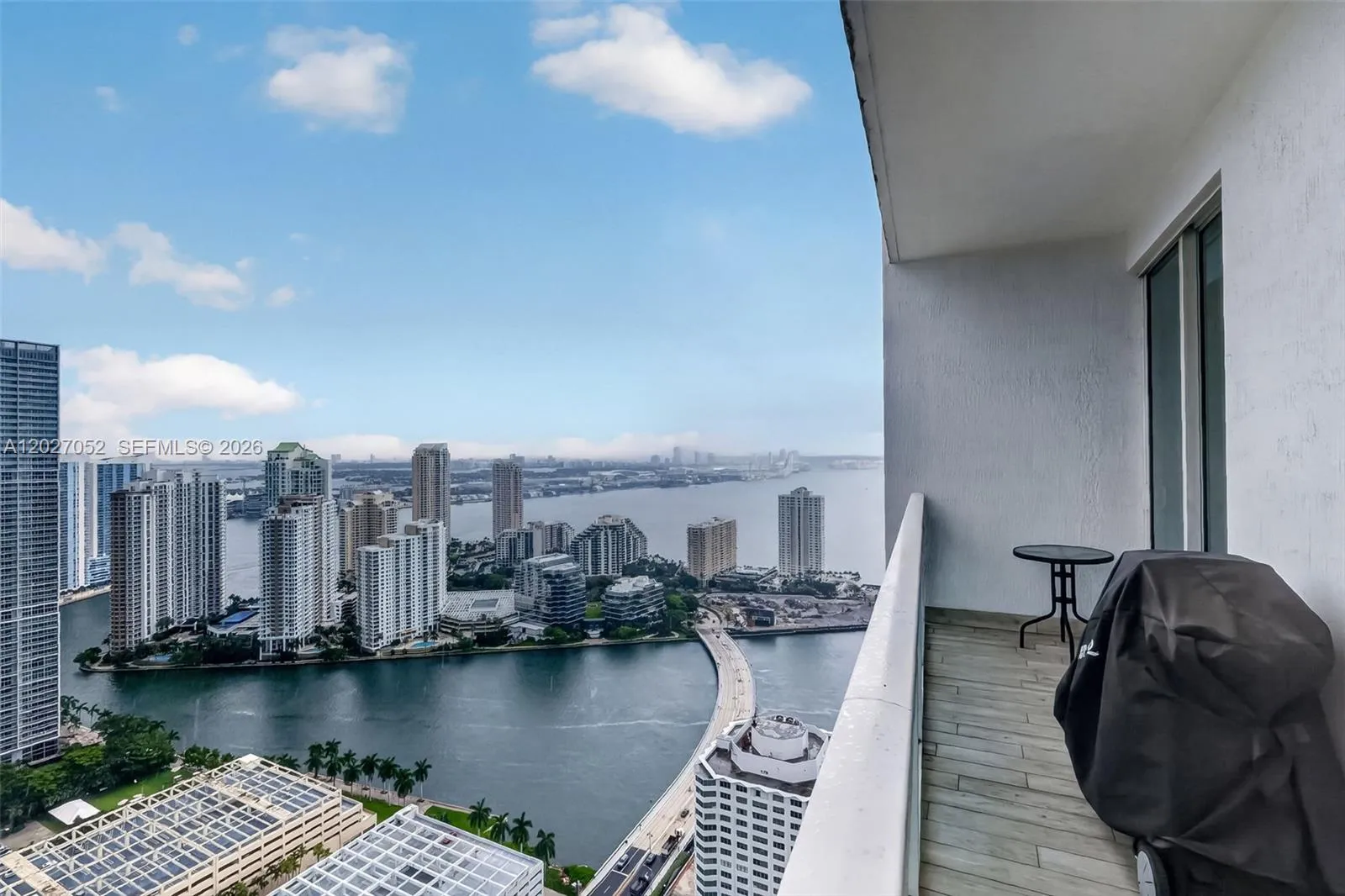 Foto de propiedad en 950 Brickell Bay Drive 4504, Miami, FL 33131 Miami con MLS#