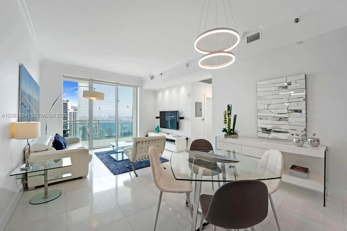 Foto de propiedad en 950 Brickell Bay Drive 4600, Miami, FL 33131 Miami con MLS#