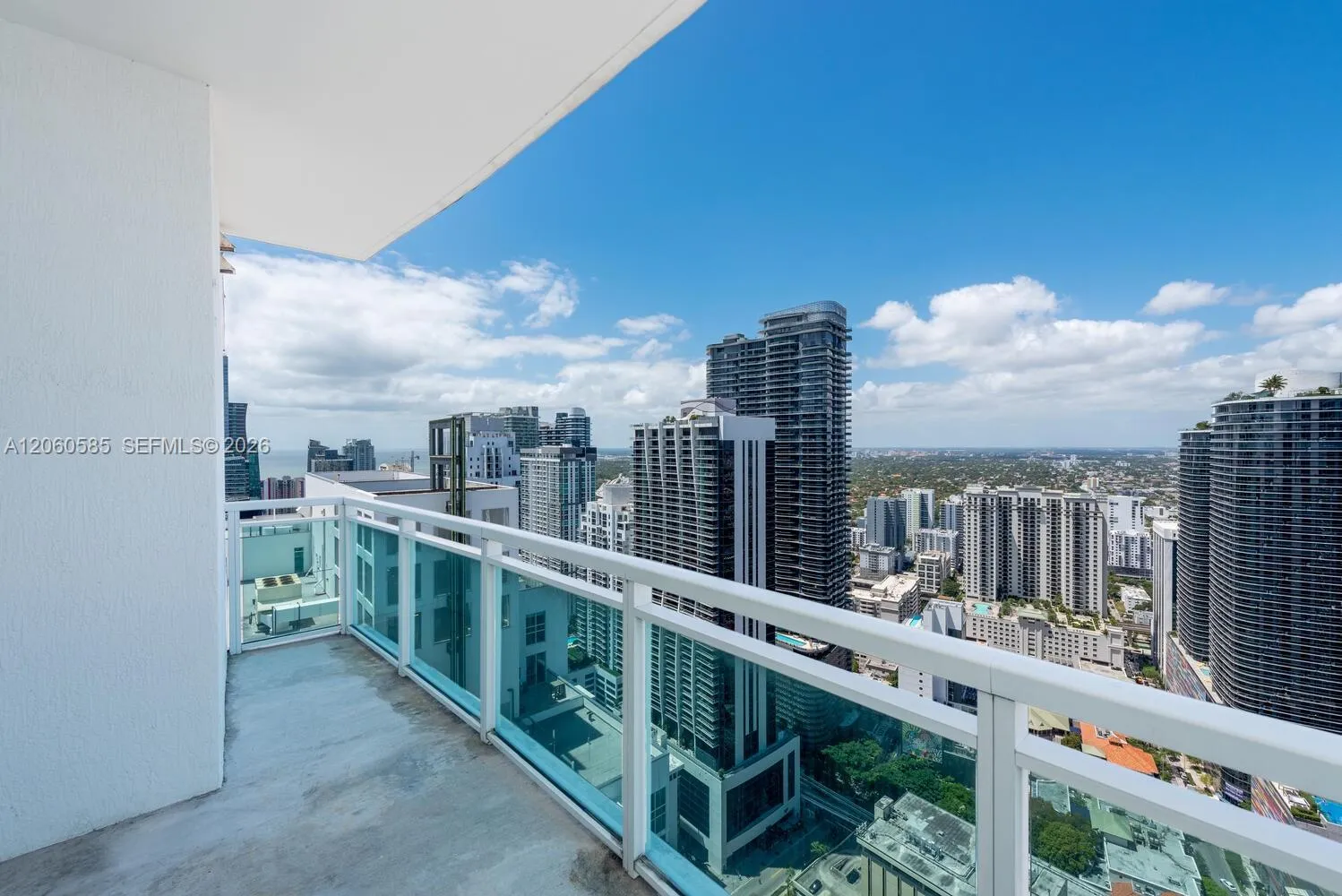 Foto de propiedad en 950 Brickell Bay Drive 4801, Miami, FL 33131 Miami con MLS#