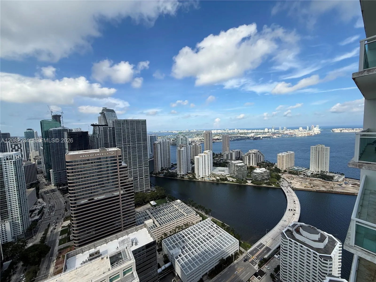 Foto de propiedad en 950 Brickell Bay Drive 5202, Miami, FL 33131 Miami con MLS#