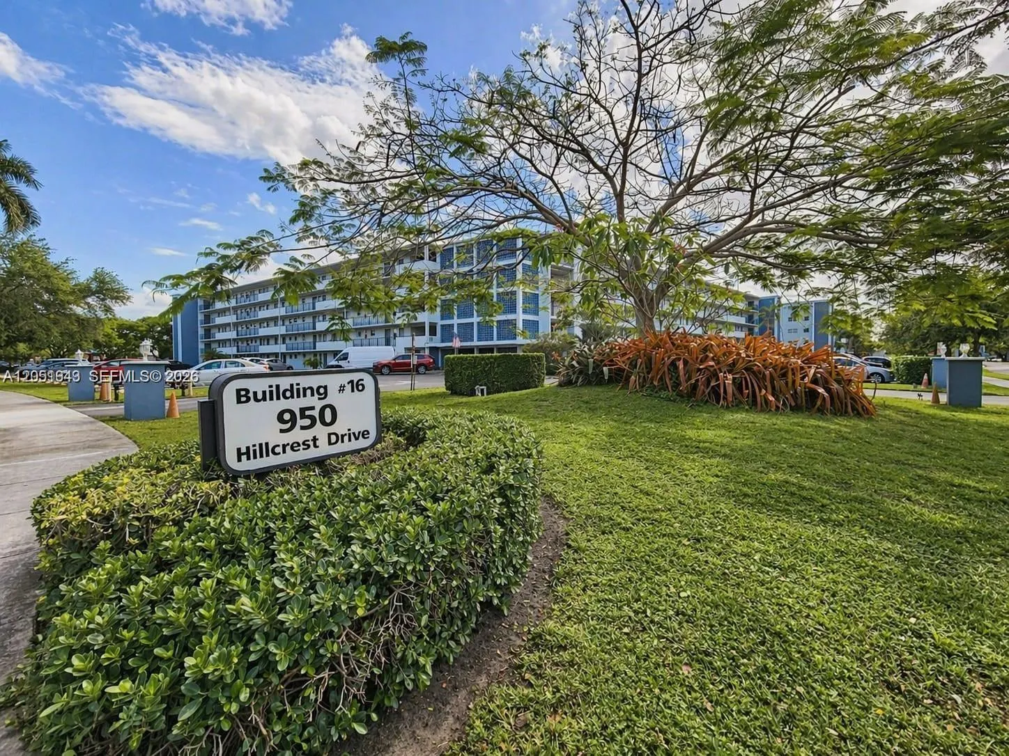 Foto de propiedad en 950 Hillcrest Drive 102, Hollywood, FL 33021 Hollywood con MLS# 