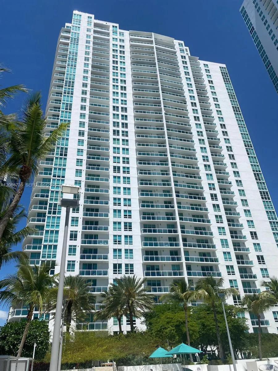 Foto de propiedad en 951 Brickell Avenue 1210, Miami, FL 33131 Miami con MLS# 