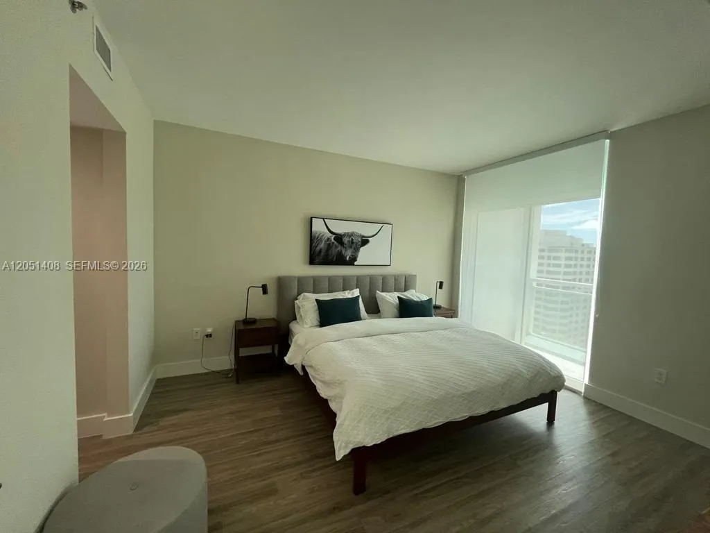 Foto de propiedad en 951 Brickell Avenue 1706, Miami, FL 33131 Miami con MLS# 