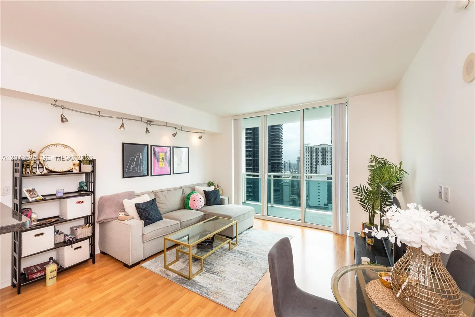Foto de propiedad en 951 Brickell Avenue 2709, Miami, FL 33131 Miami con MLS# 