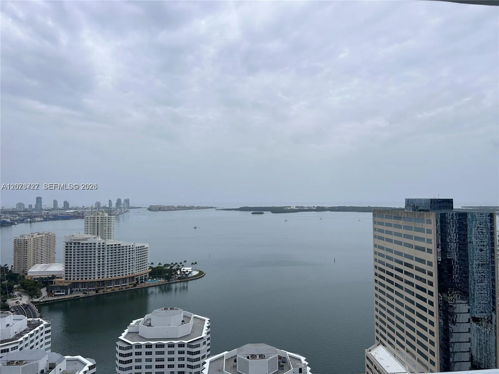 Foto de propiedad en 951 Brickell Avenue 3804, Miami, FL 33131 Miami con MLS# 