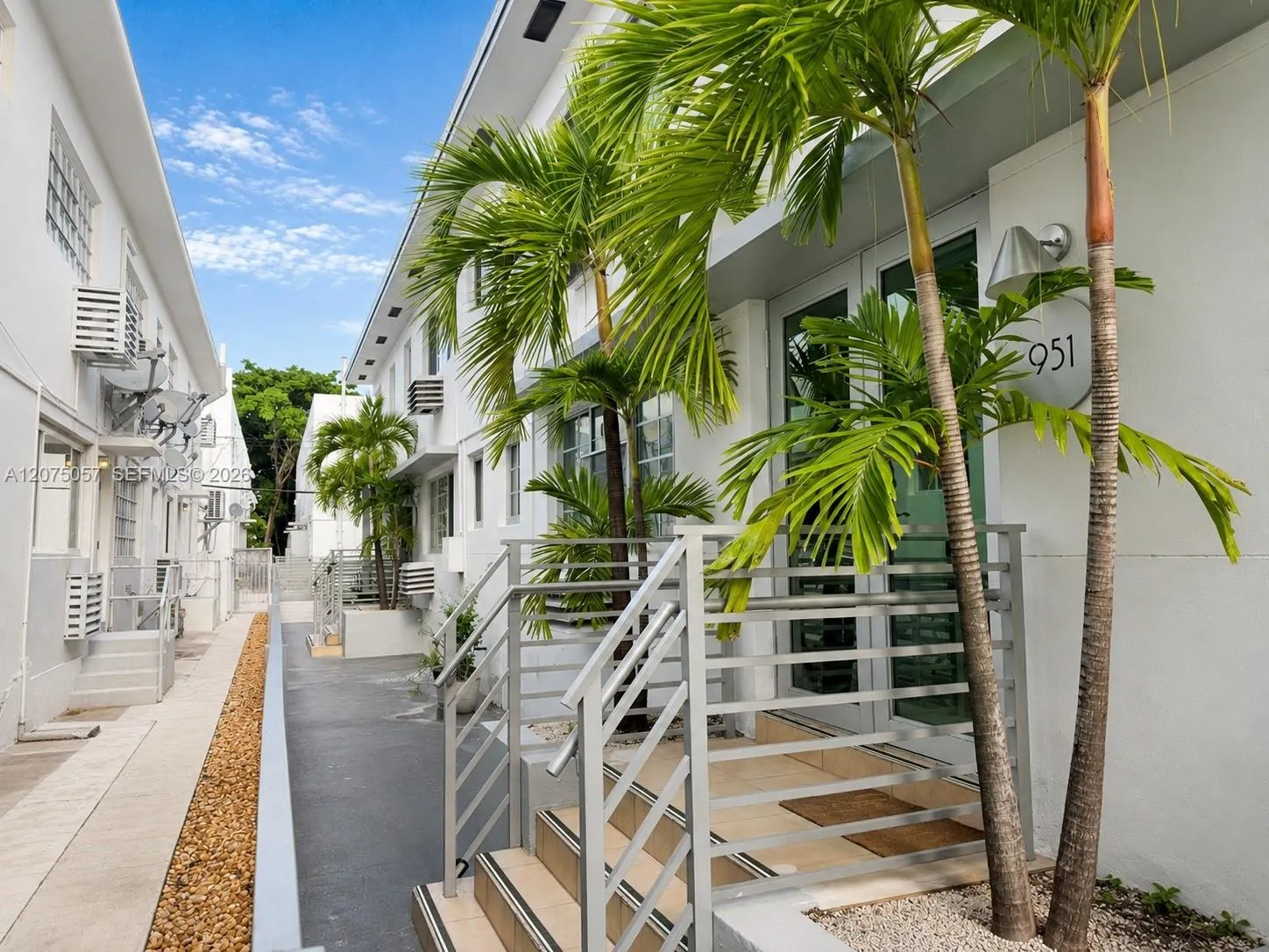 Foto de propiedad en 951 Jefferson Avenue 2, Miami Beach, FL 33139 Miami Beach con MLS# 